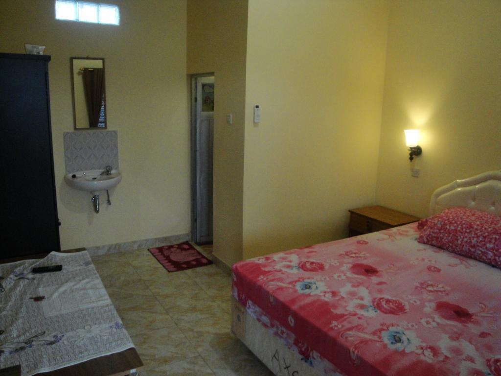Puji Homestay Mataram Extérieur photo
