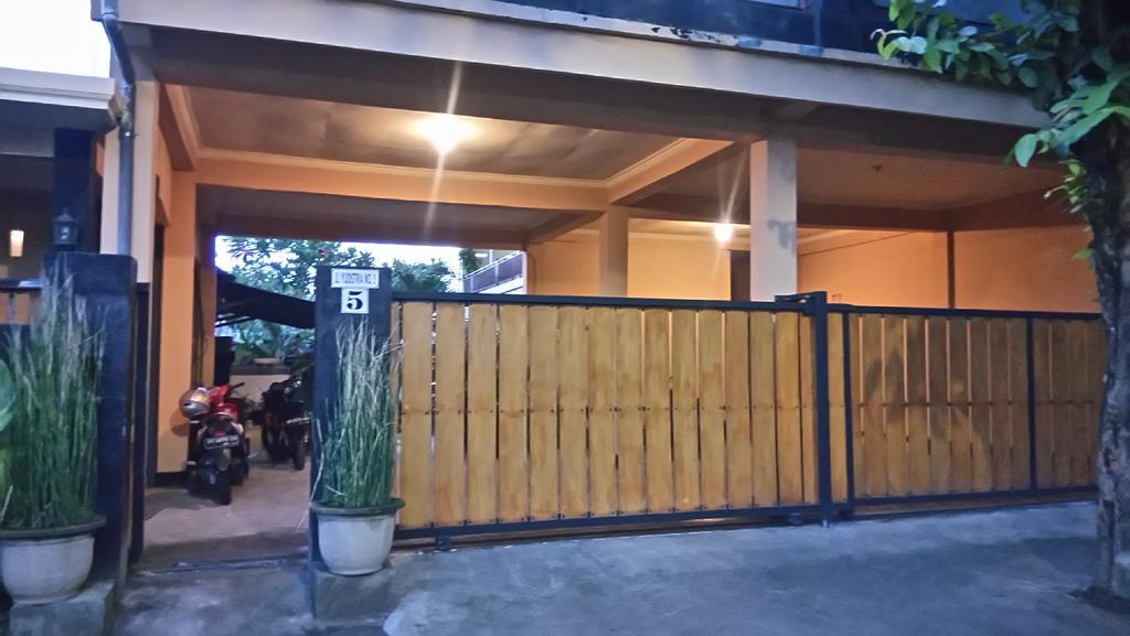 Puji Homestay Mataram Extérieur photo